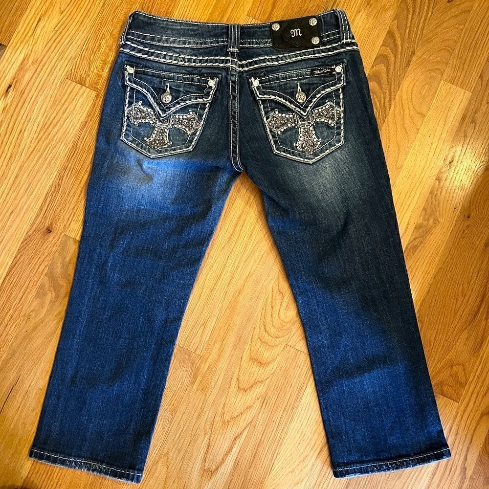 EUC Miss Me Studded Cross Embellished Capri Jeans Size 28